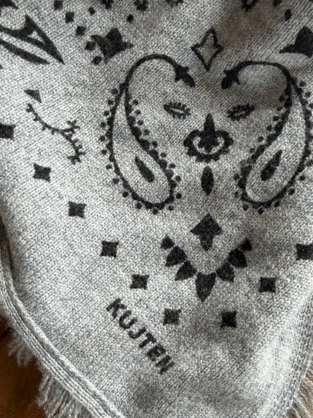 KUJTEN CASHMERE SMALL BANDANA SCARF IN MARL GRAY - Picture 4 of 7